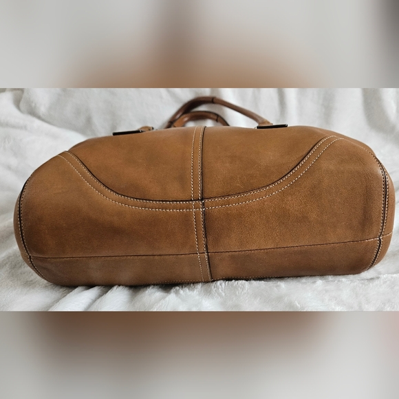 Coach Hampton Soho #9550 Vintage 2004 shoulder bag w/buckle EUC - Picture 3 of 8